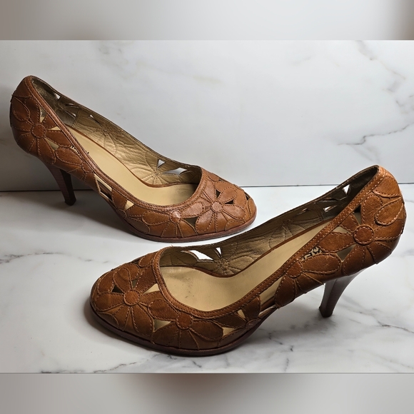 Michael Kors Daisy Brown Heels - Picture 5 of 9
